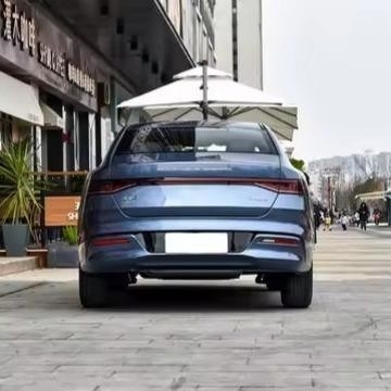 2024 Byd Qin Plus Dm-I Honor 55 km Voiture hybride à moteur rechargeable avec boîte de vitesses E-CVT