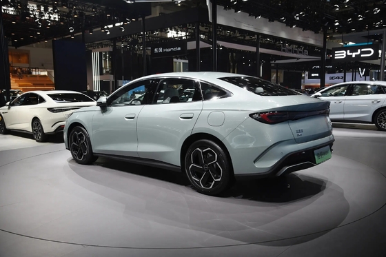 2024 Vitesse maximale 180 km/h Voiture de taille moyenne Dm-I hybride à conduite à gauche