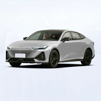 Chang a une Uni-V 23 2.0-2.6L pilote intelligent voitures chinoises voitures berline avec le volant gauche