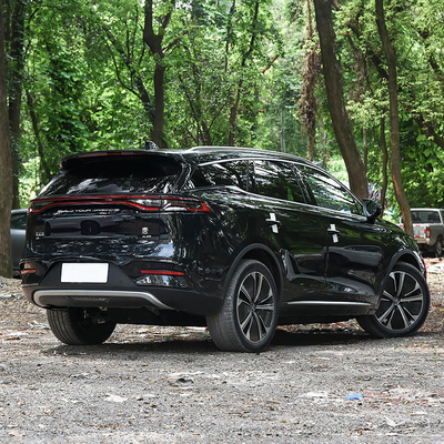 Le SUV électrique Byd Tang 2023 est doté d'un grand espace et d'une boîte de vitesses automatique pour une technologie avancée.