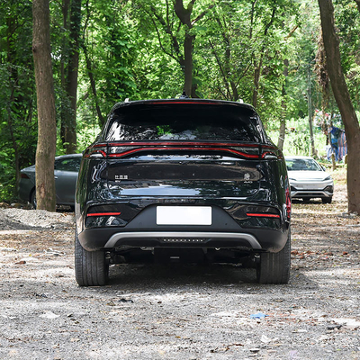 Le SUV électrique Byd Tang 2023 est doté d'un grand espace et d'une boîte de vitesses automatique pour une technologie avancée.