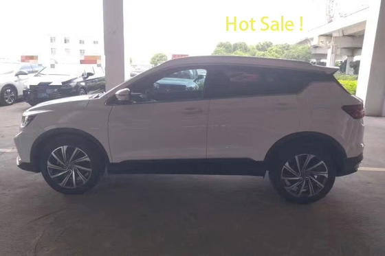 Le Geely Binyue Cool 2023 est un petit SUV à essence de 1,5 tonne fabriqué sur mesure pour vos besoins.