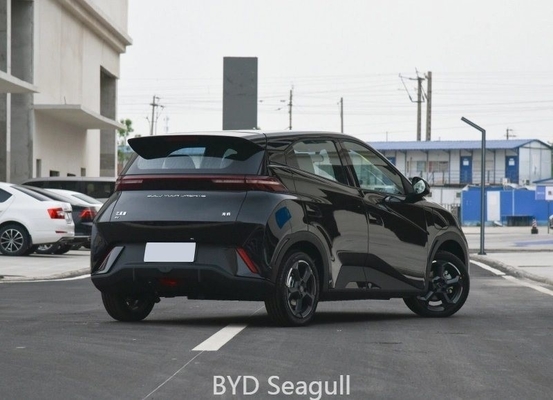330kw Capacité maximale de la batterie Byd Seagull EV voiture en noir et blanc avec une autonomie de 405 km