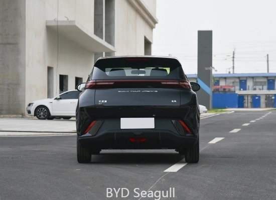 330kw Capacité maximale de la batterie Byd Seagull EV voiture en noir et blanc avec une autonomie de 405 km