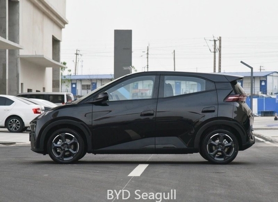 330kw Capacité maximale de la batterie Byd Seagull EV voiture en noir et blanc avec une autonomie de 405 km