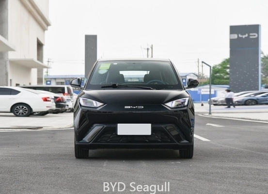 330kw Capacité maximale de la batterie Byd Seagull EV voiture en noir et blanc avec une autonomie de 405 km