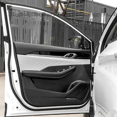 Geely Binyue Petit SUV 4 roues motrices Turbo Benzine électrique cuir blanc LED avec pièces