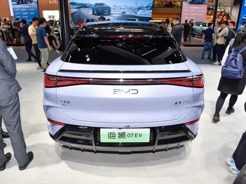 Volant gauche 2024 Byd Sea Lion 07EV avec une autonomie électrique de 610 km et une taille de pneu 235/50 R19
