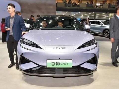 Byd Sea Lion 07 71,8 Kwh Capacité de la batterie Voiture électrique avec 4830x1925x1620 mm Taille