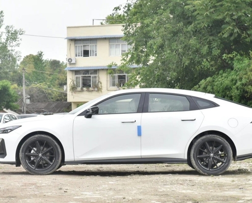Super Taille Chang un Uni-K 2.0 T 4 Wd Véhicule à essence Auto Véhicule à essence EV Voiture de cylindrée 2.0-2.6L