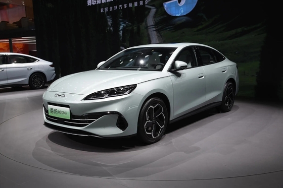 Voiture 2024 Byd Seal 06 Dm-I Hybrid 80km-120km Autonomie à gauche