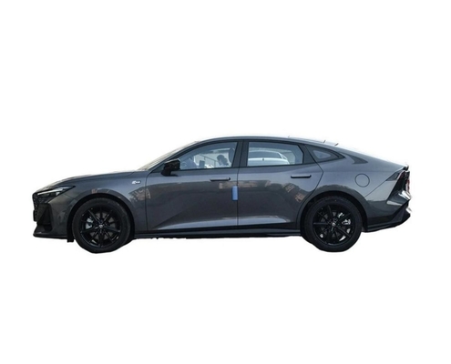 Changement d'un véhicule à essence de type UNI-V 2.0 T 4 Wd voiture à essence voiture EV voiture à pneu spécification 330kw
