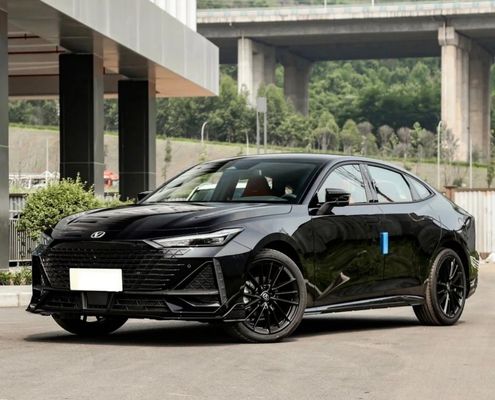 Black Chang prime une voiture d'occasion Uni-V voiture d'essence Mini-voiture Micro-SUV Benzine Sedan voitures