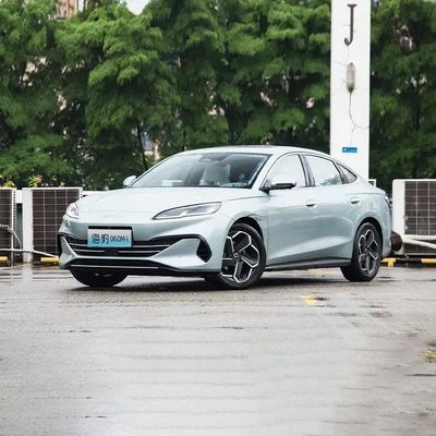 2024 Chinese Luxury EV Byd Seal 06 Dm-I Plug-in Hybrid Electric Sedan à 4 portes et 5 places