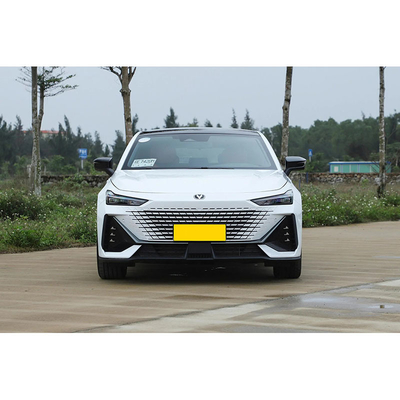 Chang a une Uni-V 23 2.0-2.6L pilote intelligent voitures chinoises voitures berline avec le volant gauche