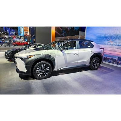 Toyota RAV4 version hybride 2023 SUV Voiture pour kilométrage ≤ 10000 km et conditions tout-terrain