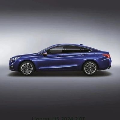 Voiture de luxe à essence Hongqi H5 à grande vitesse 1,5 t 169 chevaux 5 sièges MID-Size berline Vitesse maximale 230km/h