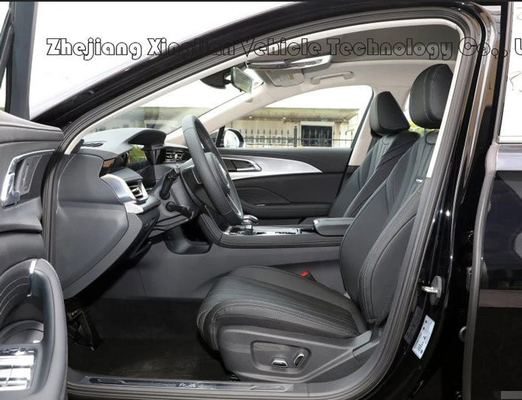 Certifié ISO14001 et cylindrations de 1,6-2,0 L L'huile de carburant Hongqi H5 Four Wheeler Sedan