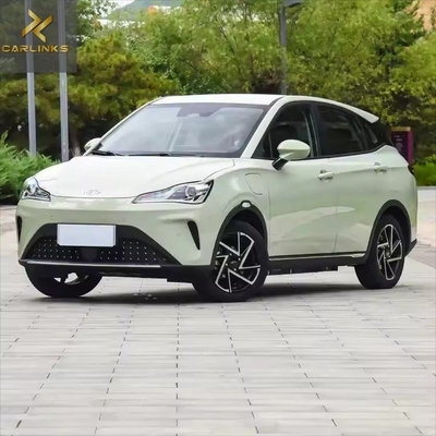 Range long 318 km 401 km Neta Nezha Aya 2023 SUV avec type de carrosserie fermé et plusieurs couleurs