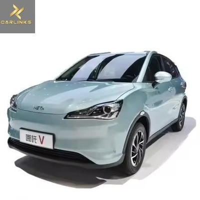 Range long 318 km 401 km Neta Nezha Aya 2023 SUV avec type de carrosserie fermé et plusieurs couleurs