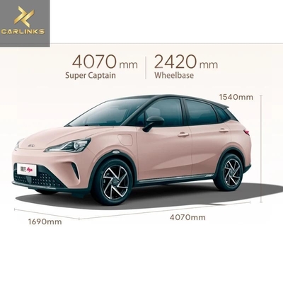 Range long 318 km 401 km Neta Nezha Aya 2023 SUV avec type de carrosserie fermé et plusieurs couleurs
