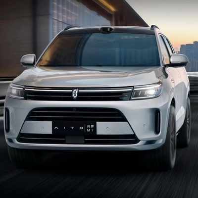 Un véhicule électrique Aito M7 avec 5 sièges et boîte de vitesses automatique