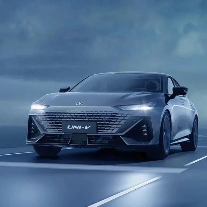 China Chang′an Uni-V 1.5t Luxury 0km Car Gasoline Car Smart Fun Edition 1.5t 2.0t Uni-V Vehicles